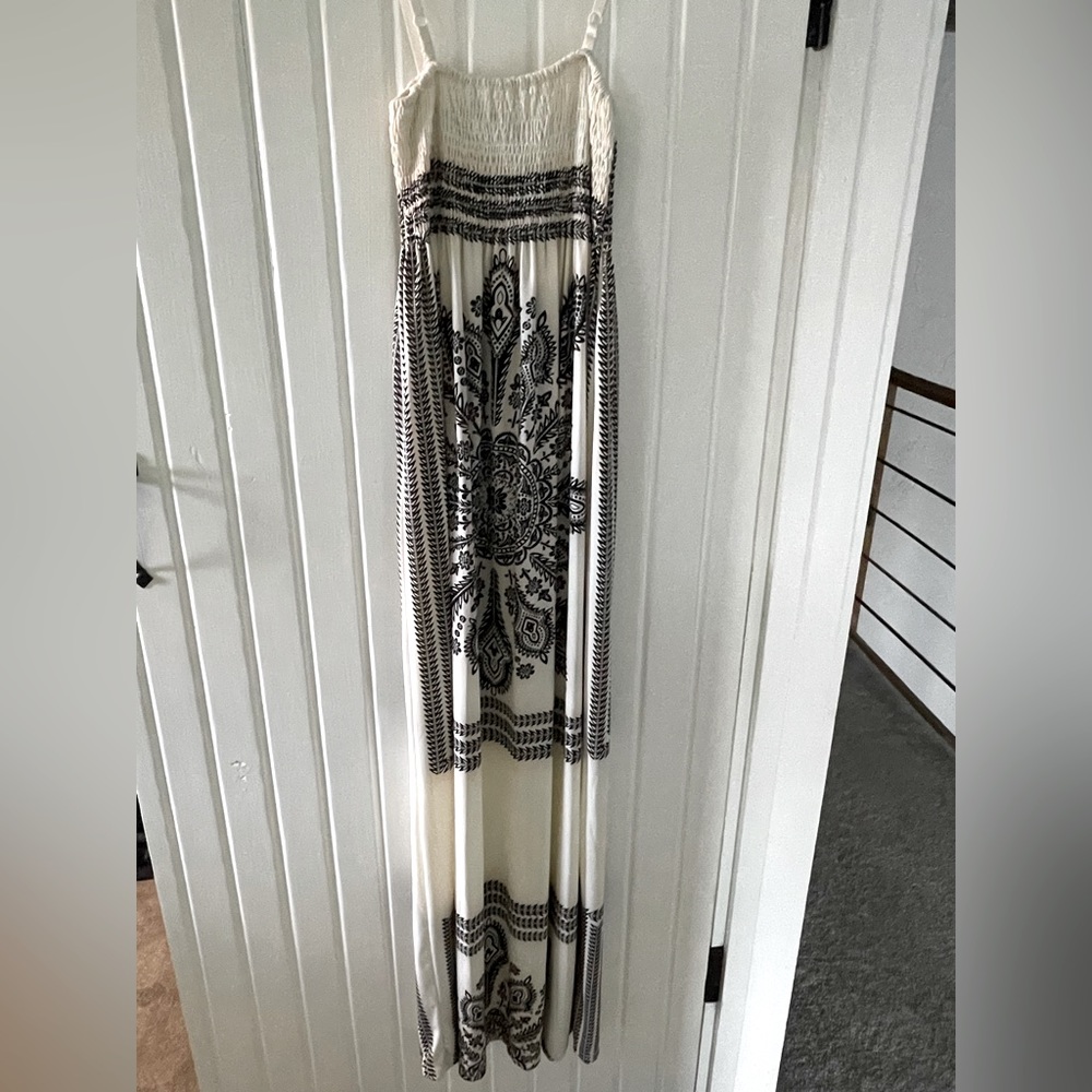 NWT Shoreline Maxi dress Size - Small - cream and black 🖤🤍🖤🤍